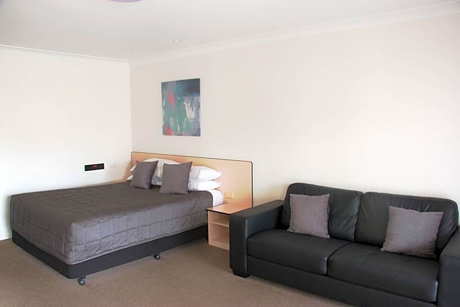 Photo 1 of 13 of Standard 1 Queen Bed
