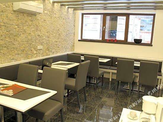 The Legend Platine Suite