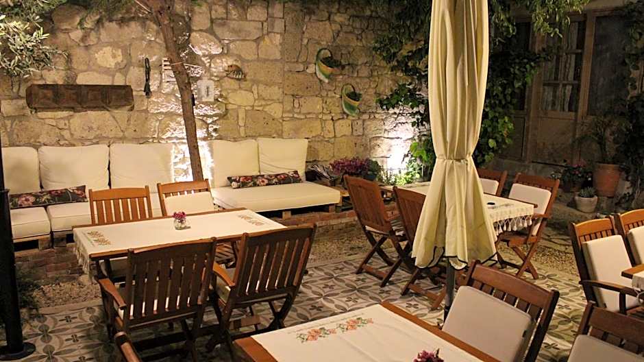 Lilyum Alaçatı - Taş Ev