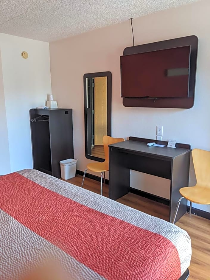 Motel 6-Ashland, OH