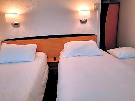 Triple Room (2 Single Beds + 1 Junior Bed)