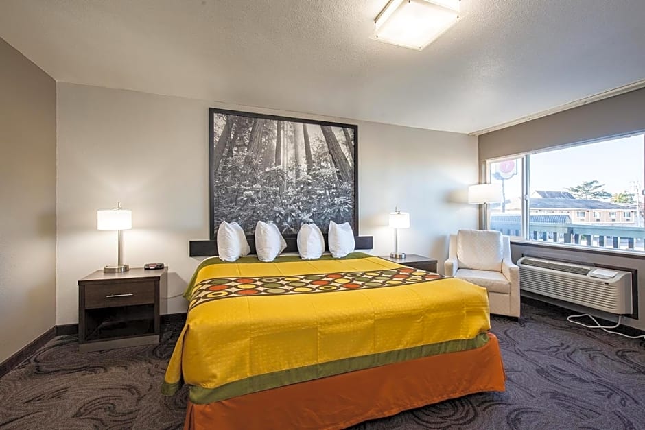 Super 8 by Wyndham Eureka