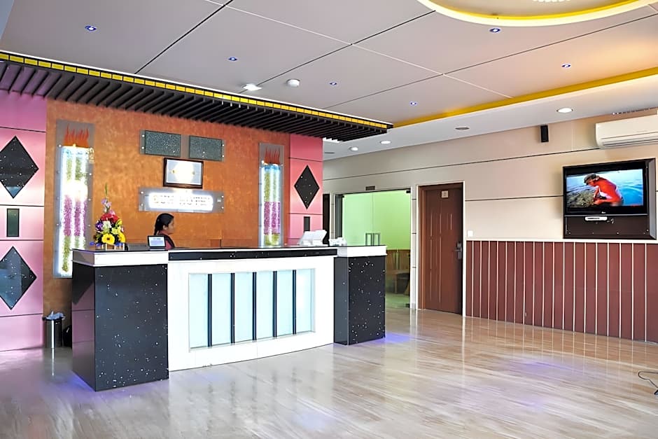 Foxoso Taj View Hotel