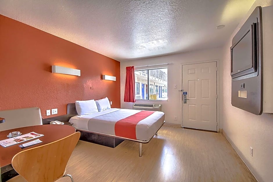 Motel 6 San Antonio, Tx Six Flags Fiesta TX - La Cantera Area