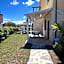 Casa Antia, nuovo bilocale con giardino in Residence con piscina
