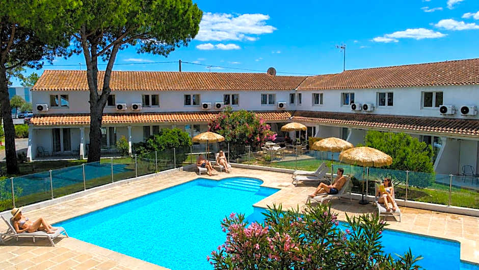 Artemia Aigues-Mortes - Hôtel avec piscine - Bornes électriques - Parking privé - Local vélo-moto