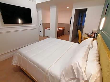 King Suite with Spa Bath