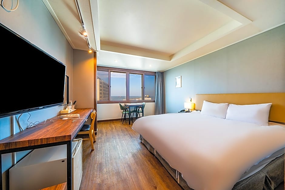 Check Inn Hotel