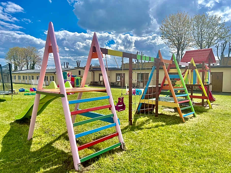 Ośrodek rodzinny "Pod Wydmami" PRZY PLAŻY , PLAC ZABAW , ROWERY