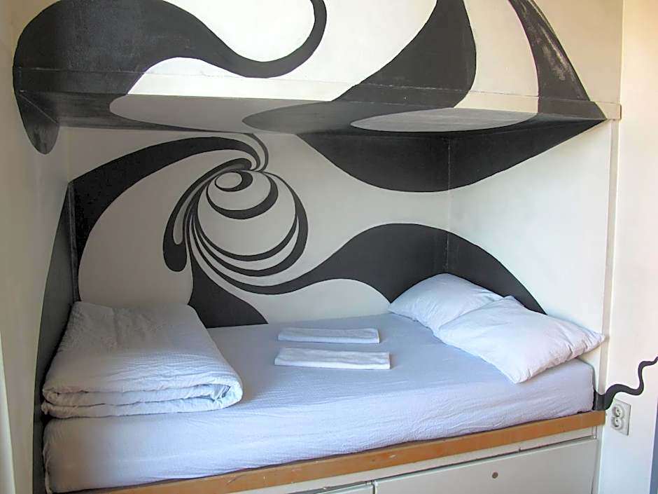 ArkaBarka Floating Hostel