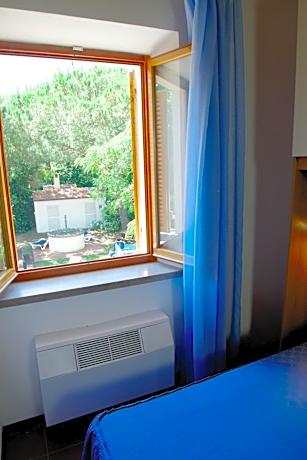 One-Bedroom Apartment with Sofa Bed