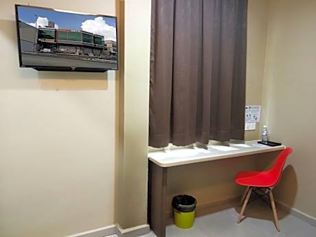 Single Room (Window)