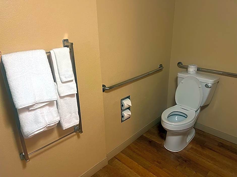 La Quinta Inn & Suites by Wyndham West Palm Beach Airport
