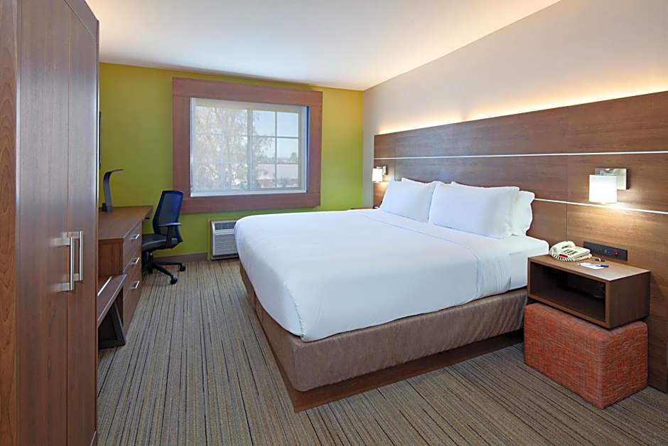 Holiday Inn Express Hotel & Suites San Diego-Escondido By IHG