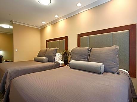 Queen Suite with Two Queen Beds