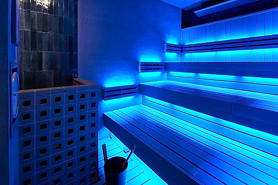 FAV LUX Kagoshima Tenmonkan