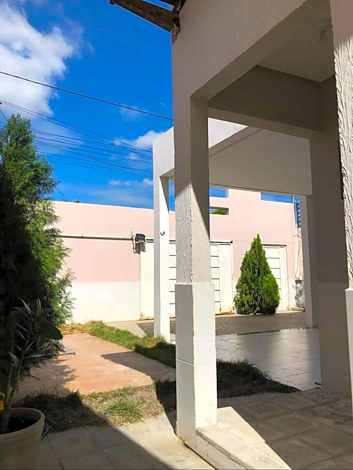 Casa para temporada com garagem para dois carros