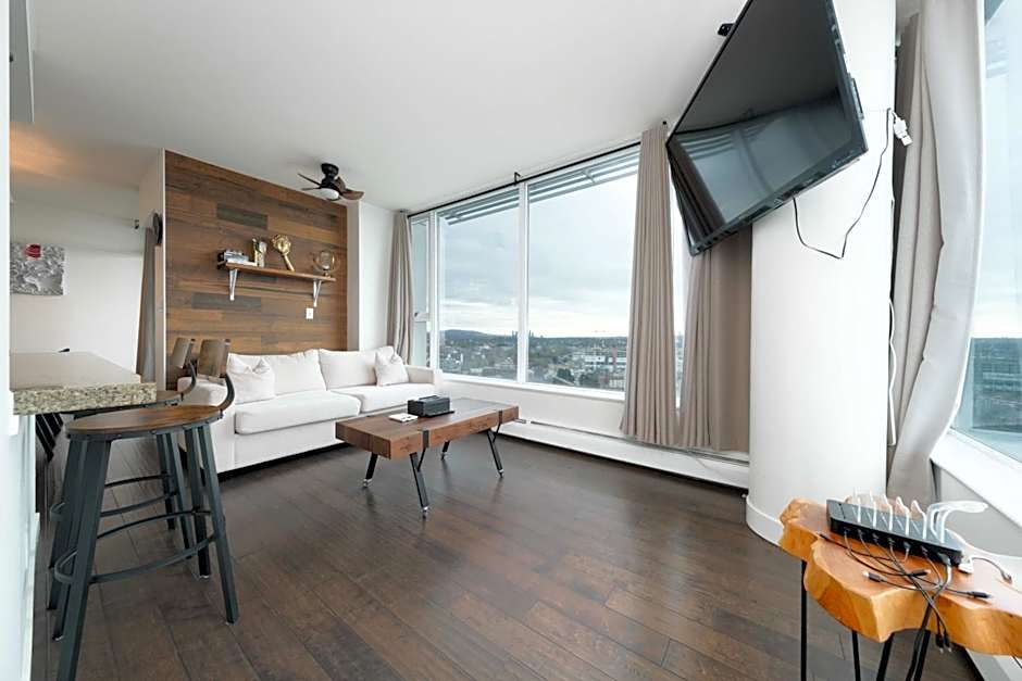 Sub-Penthouse Apartment with Jacuzzi Pool & Sauna