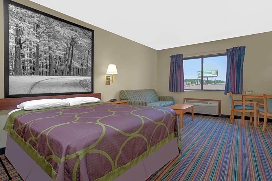 Super 8 by Wyndham Evansville East