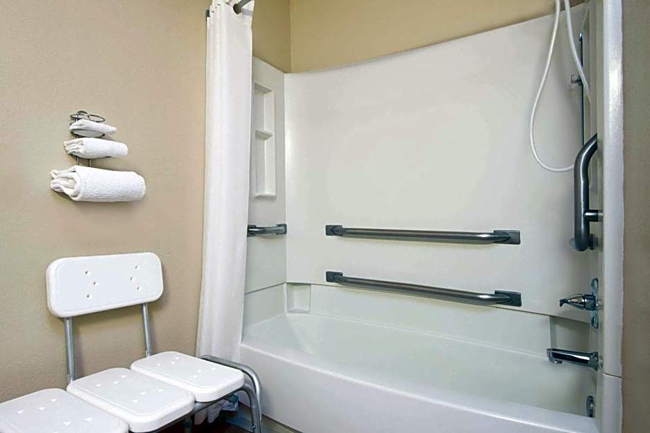 Super 8 by Wyndham Portales