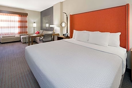 1 King Bed Deluxe Mobility Accessible Loft Suite Non-Smoking