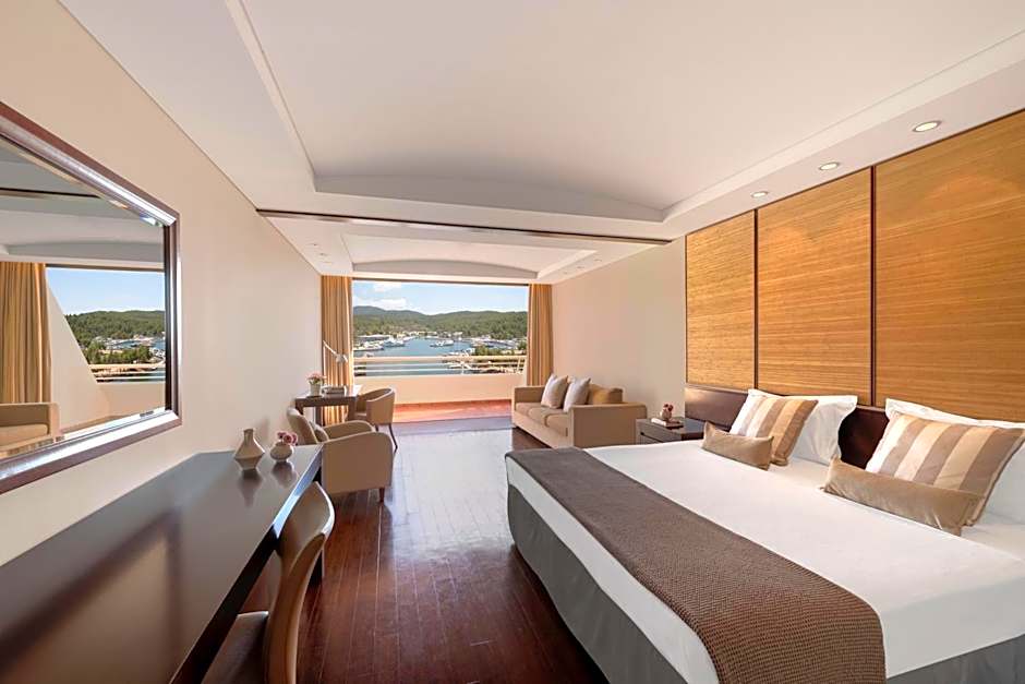 Photo 1 of 4 of Junior Suite Sea or Marina View