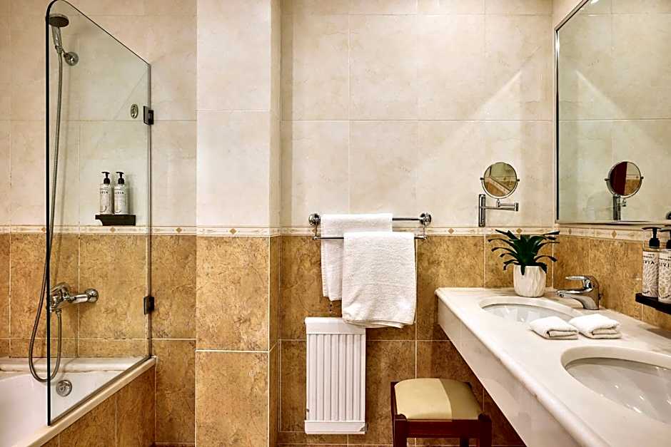 Hotel Adonis