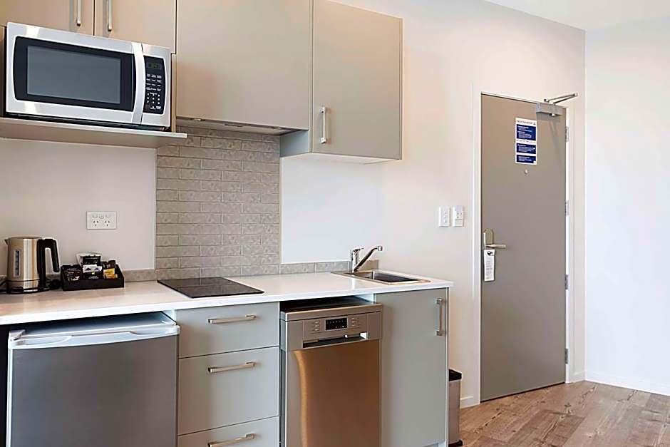 Ramada Suites Victoria Street West