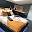 Playroom et Nuit Insolite