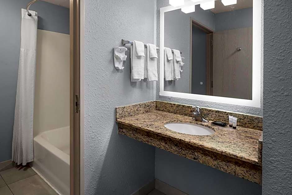 AmericInn by Wyndham Douglas/Saugatuck