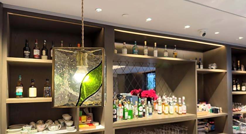 Yuexiu Hotel Guangzhou, Curio Collection by Hilton