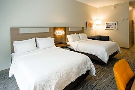 Queen Suite with Two Queen Beds - Mobility Accessible with Tub