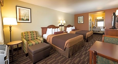 Queen Room with Two Queen Beds - Smoking