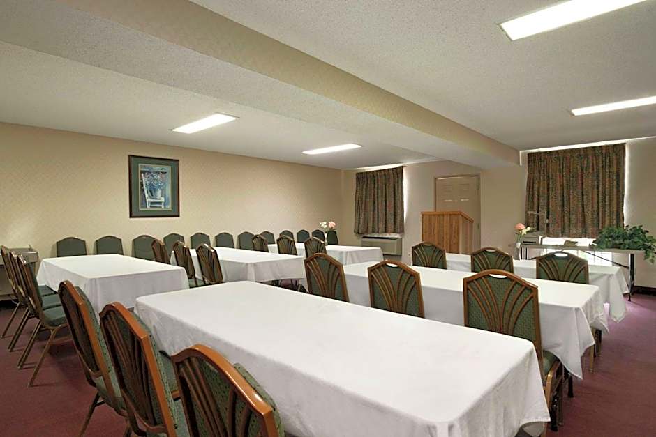 Days Inn by Wyndham Huntington
