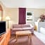 Super 8 by Wyndham Waverly