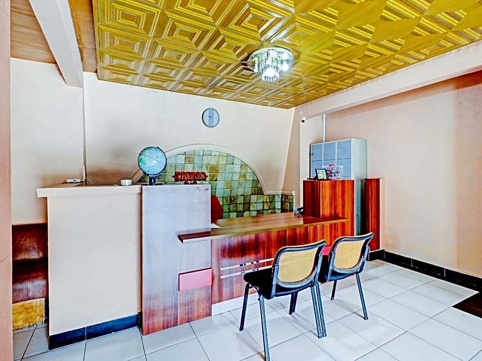 OYO 90475 Mirda Gratia Hotel