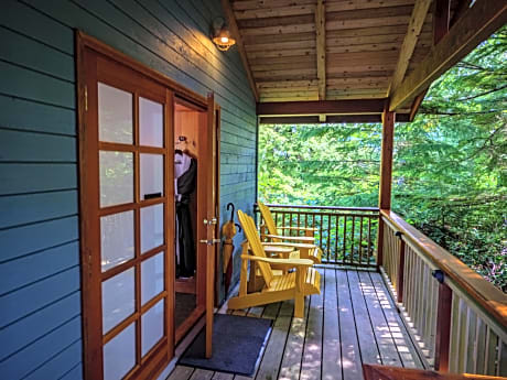 King Room with Forest View (Ferris Suite)