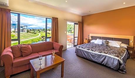 Superior Studio with Spa Bath