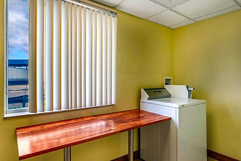 Econo Lodge Inn & Suites North Little Rock