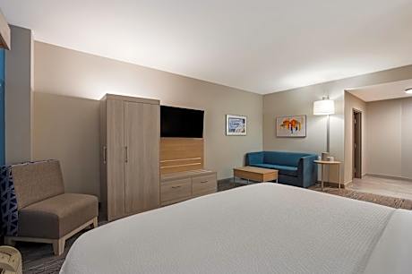 King Suite with Mobility Accessible Transfer Shower