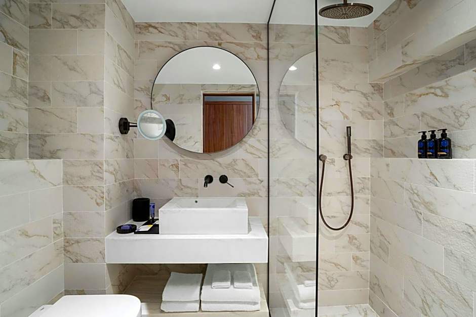 Cardo Roma, Autograph Collection