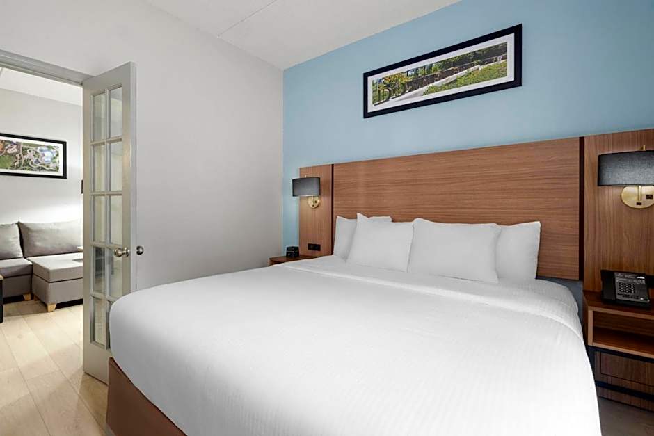 La Quinta Inn & Suites by Wyndham Raleigh Cary