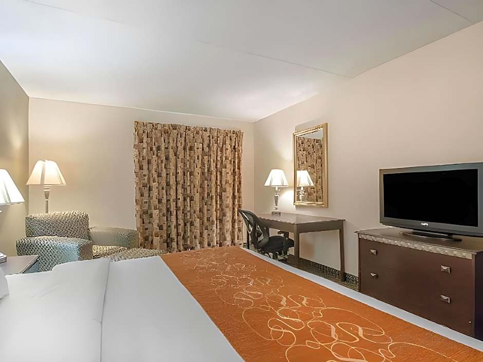 Comfort Inn & Suites Rochelle - DeKalb