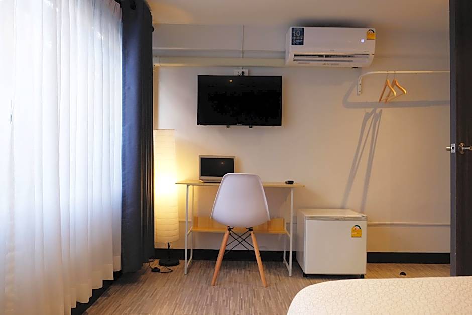 Sleep with Me Bangkok - BTS Phra Khanong