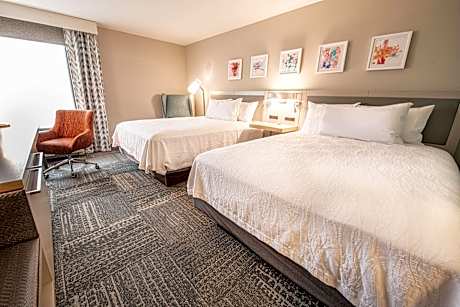 2 Queens Premium W/In-Room Drinks-Snacks