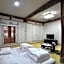 Gallery Jin Hanok Guesthouse