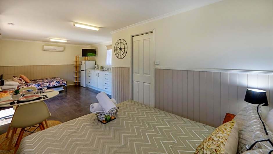 Silver Wattle Cabins