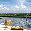 Frida's Artsy Condo with own mural, outdoor tub & rooftop pool