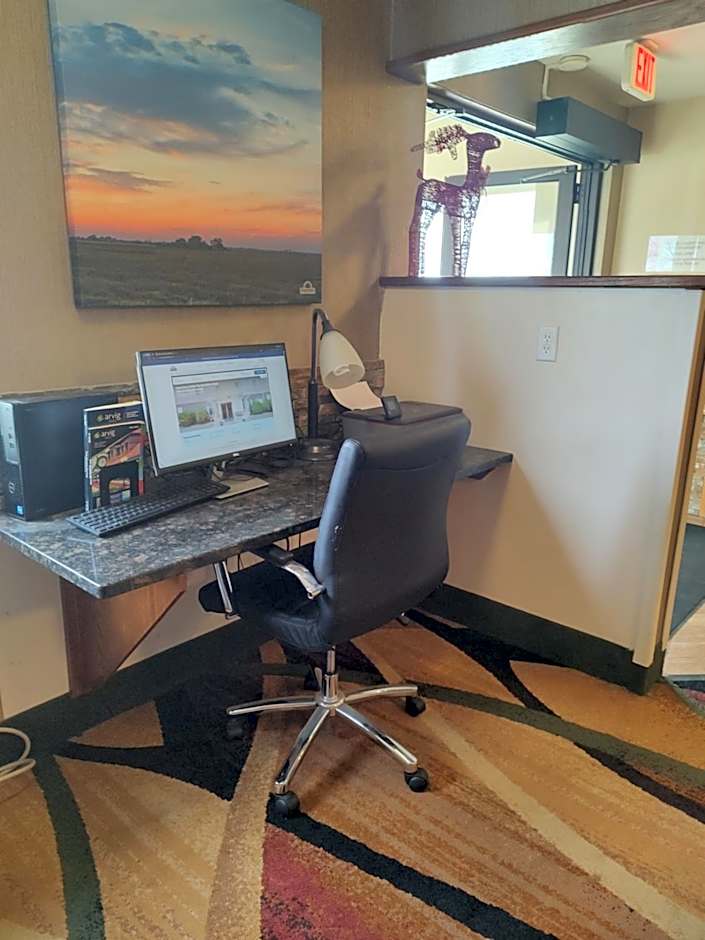 Days Inn & Suites by Wyndham Fargo 19th Ave/Airport Dome