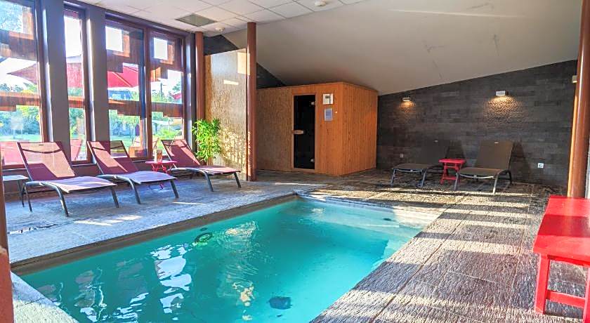 Le Chateau de Candes, sa Tour et ses Suites.